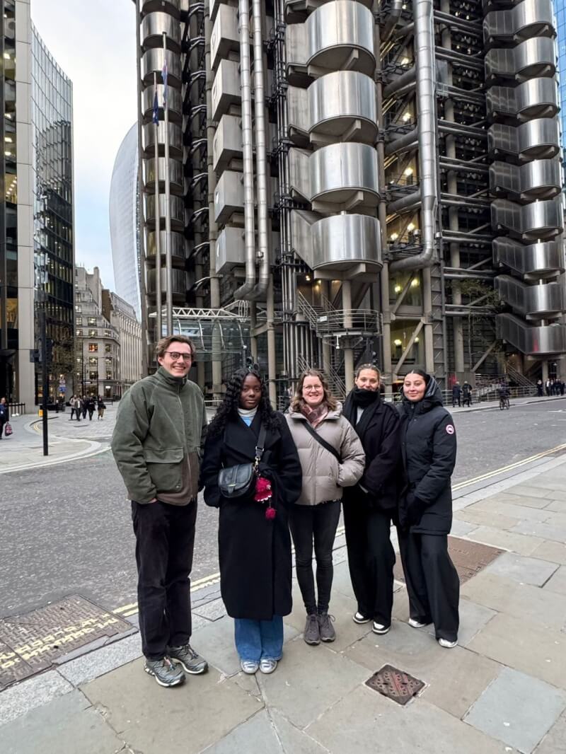 Studens visit Canary Wharf in London Studens visit Canary Wharf in London