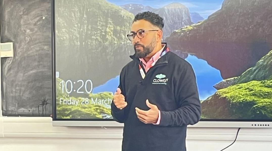 Clowd9 presentation by professional